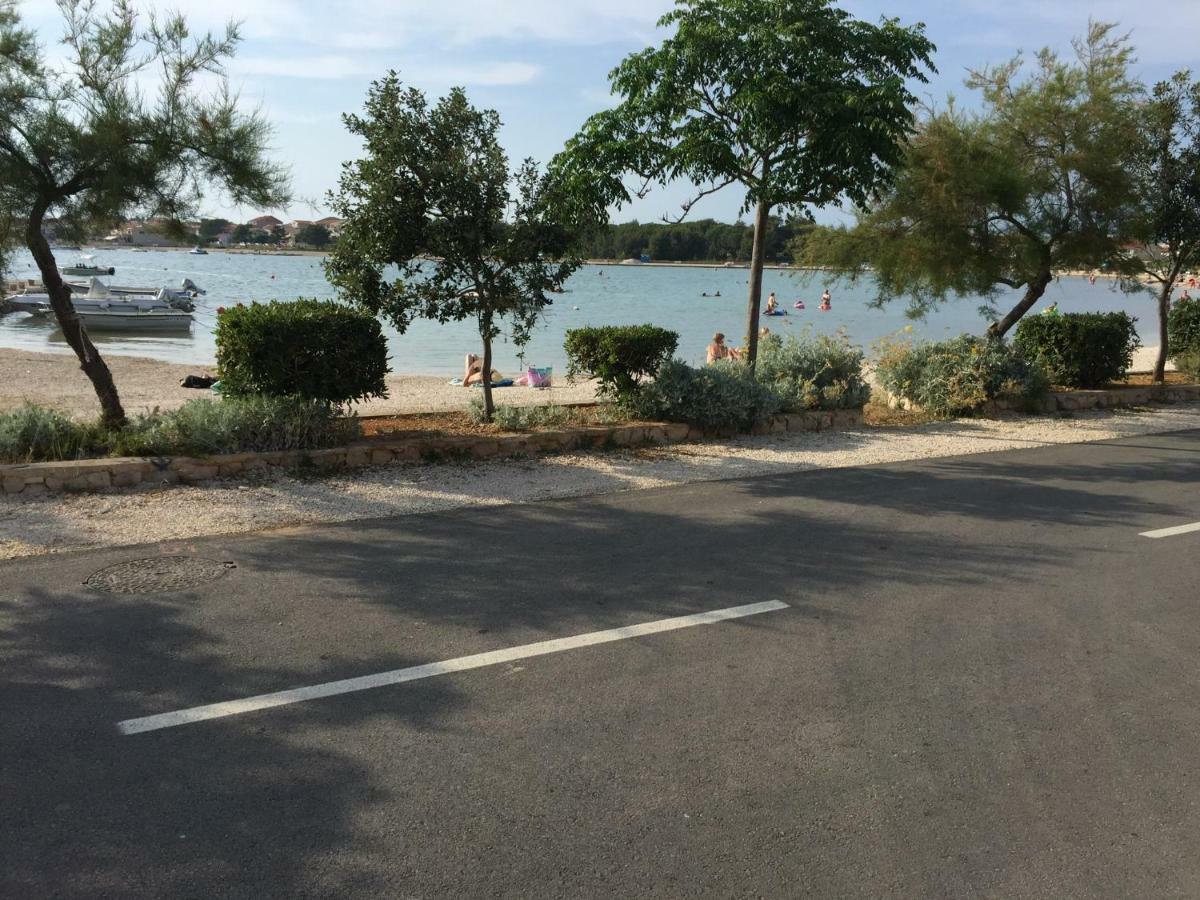 Apartment Vila Lina Vir Εξωτερικό φωτογραφία